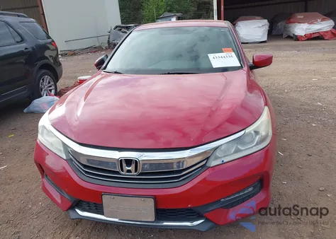 2017 Honda Accord Sport z USA, uszkodzony, nr VIN 1HGCR2F50HA095748